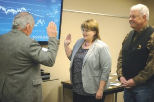 Newly-elected North Valley Hospital District Commissioner Teresa Hughes was sworn in by attorney Mick Howe (left) at last Thursday’s Board of Commissioners meeting. Returning commissioner Dick Larson (right) also took his oath of office. Brent Baker/staff photo