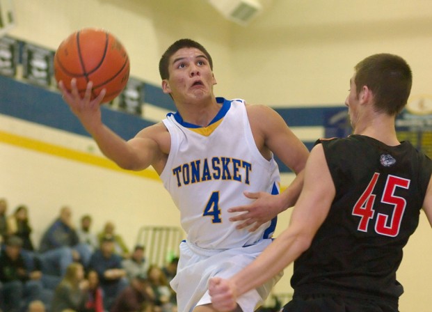Michael Orozco tries to scoop in a layup during Saturday' loss to Cashmere.