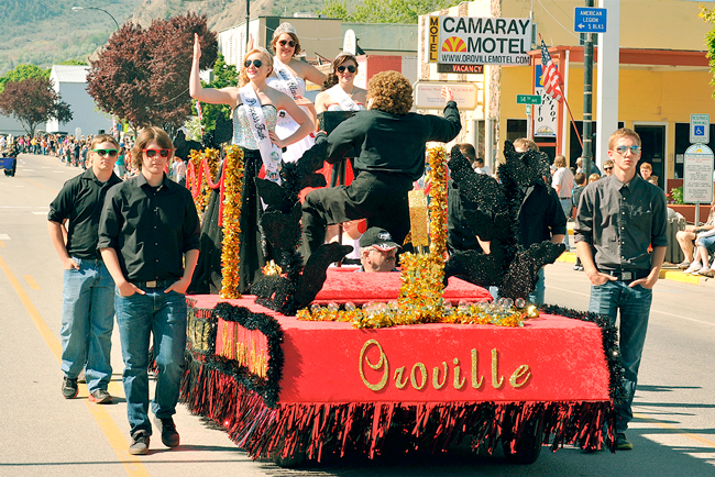 Oroville's 2015 May Festival Community Float with Queen Ellamae Burnell and Princesses Faith Martin and Mikayla Scott.