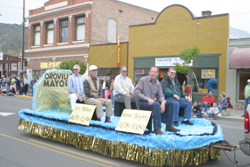 Photo by Gary DeVon    Oroville's mayors, past and present, were this year’s Grand Marshals. Riding the Mayor’s Float are former mayors David Reynolds, John Shaw, Jimmy Dale Walker and Steve Bayley and current mayor Chu