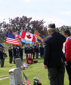 Photo by Gary DeVon            Ardie Halvorsen and Dee Patterson laid a wreath at the headstone of Major Hodges. The Oroville American Legion Post is named in honor of Hodges who died in World War I. Aft