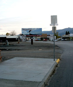 Photo by Gary DeVon            Thepedestrian sidewalk on the