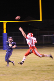 Preston Iverson catches a 36-yard from CJ Mathews to score one of Oroville’s only two touchdowns against Brewster Friday. Photo by Gary DeVon