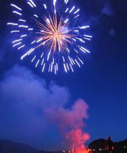 Photoby Gary DeVonOroville’s Community Fourthof July Fireworks Display filled th