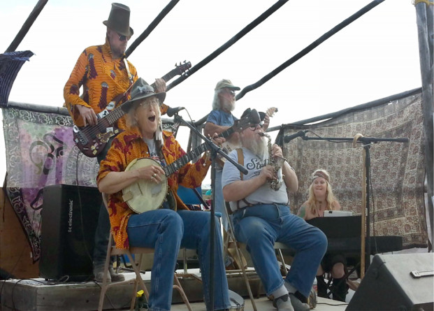 Submitted photo Cheat Grass (above) and Steve Kinzie are slated to play at a Thanksgiving Holiday Concert to be held at the Oroville Grange on Saturday, Nov. 23.