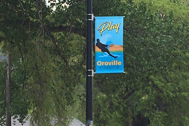 Streetscape Banner Play-050507-19