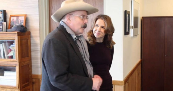 Rep. Joel Kretz, R-Wauconda, meets with Commissioner of Public Lands, Hilary Franz, in Olympia to discuss wildfire funding.
<em>Photo Credit: Washington State House of Representatives </em>