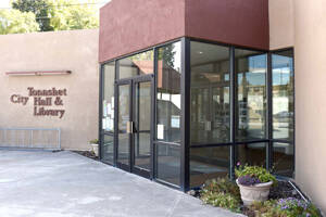 Tonasket City Hall and Library. GT File Photo