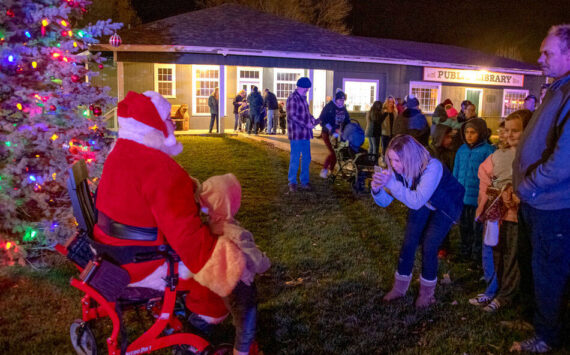 Christmas Tree Lighting 2021 Gary De Von/GT File Photo