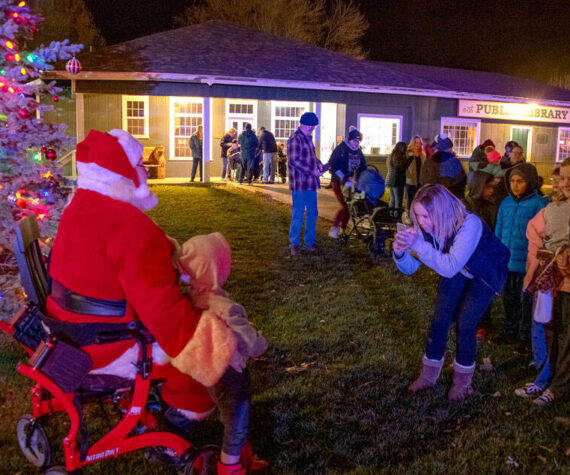 Christmas Tree Lighting 2021 Gary De Von/GT File Photo