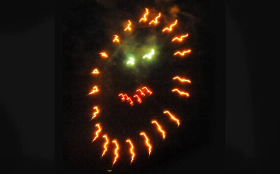 A smiley face was just one of the many firewoks that drew oohs and awes at last year’s Oroville Community Fireworks Display at Oroville’s Deep Bay Park. Gary DeVon/GT file photo