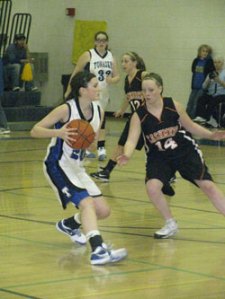 Tonasket junior Shelby Olma looks for a teammate to pass to past Cashmere senior Shelby Holt during Tonasket’s home game against Cashmere on Saturday, Jan. 9. Photo by Emily Hanson