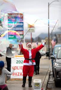 Laura Knowlton/file photo
Santa creating giant soap bubbles at the 2021 Winterfest in Tonasket.