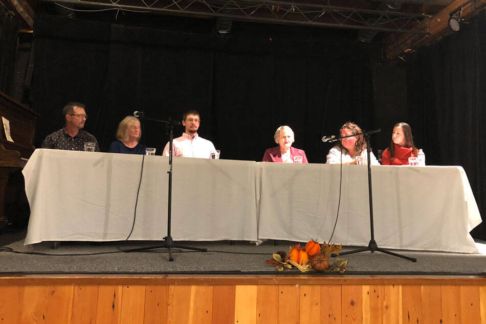 Candidates for Tonasket School Board gathered in Tonasket earlier in the month to introduce themslves and answer a few questions as to why they are seeking a position on the board. The are Ken Catone, Debbie Roberts, Pete Valentine, Joyce Fancher, Racqel  Plank and Jenny Wilson.. Gary DeVon/staff photo