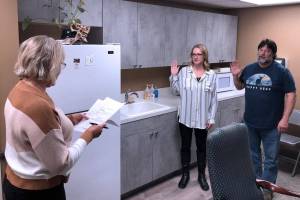 Newly elected North Valley Hospital District board member Stephanie Steiman and reelected board member Jerry Bradley, are administered the oath of office at the boards Thursday, Dec. 21 meeting. Steinman will serve in District 5, At-Large.. Bradley returns as the representative for Disrtrict 2. Gary De Von/staff photos